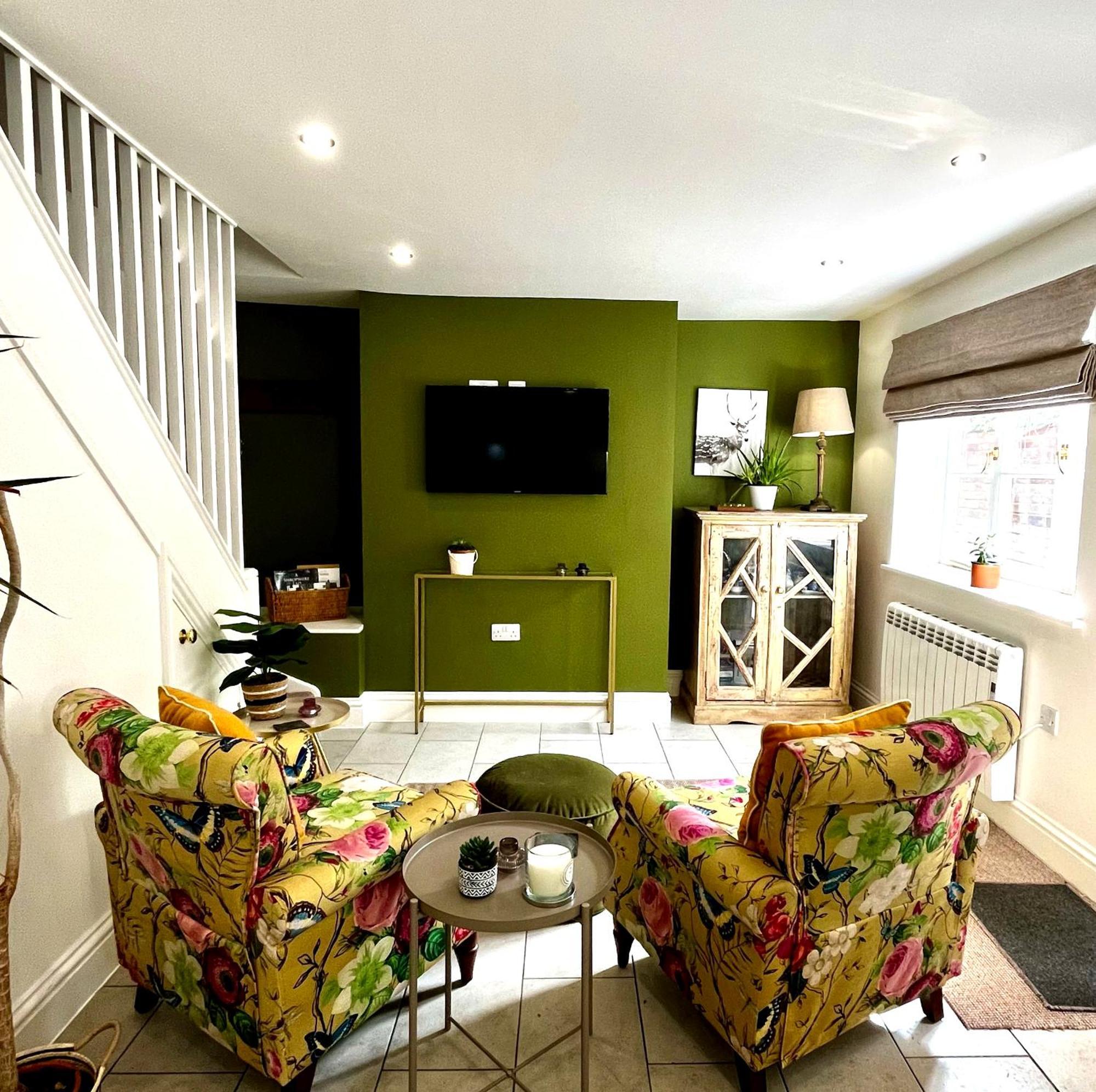 Flower Cottage By Ludlow Castle With Onsite Parking エクステリア 写真