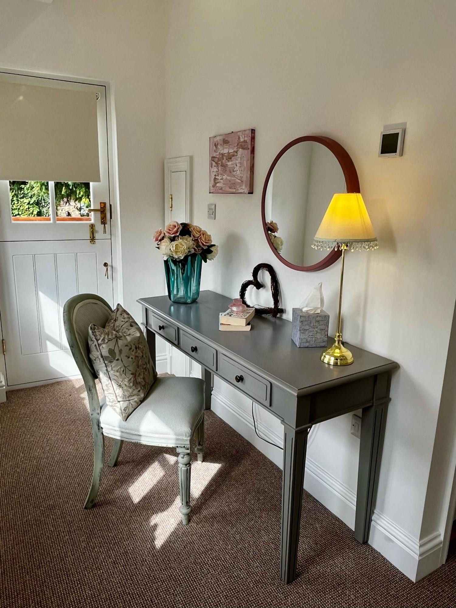 Flower Cottage By Ludlow Castle With Onsite Parking エクステリア 写真