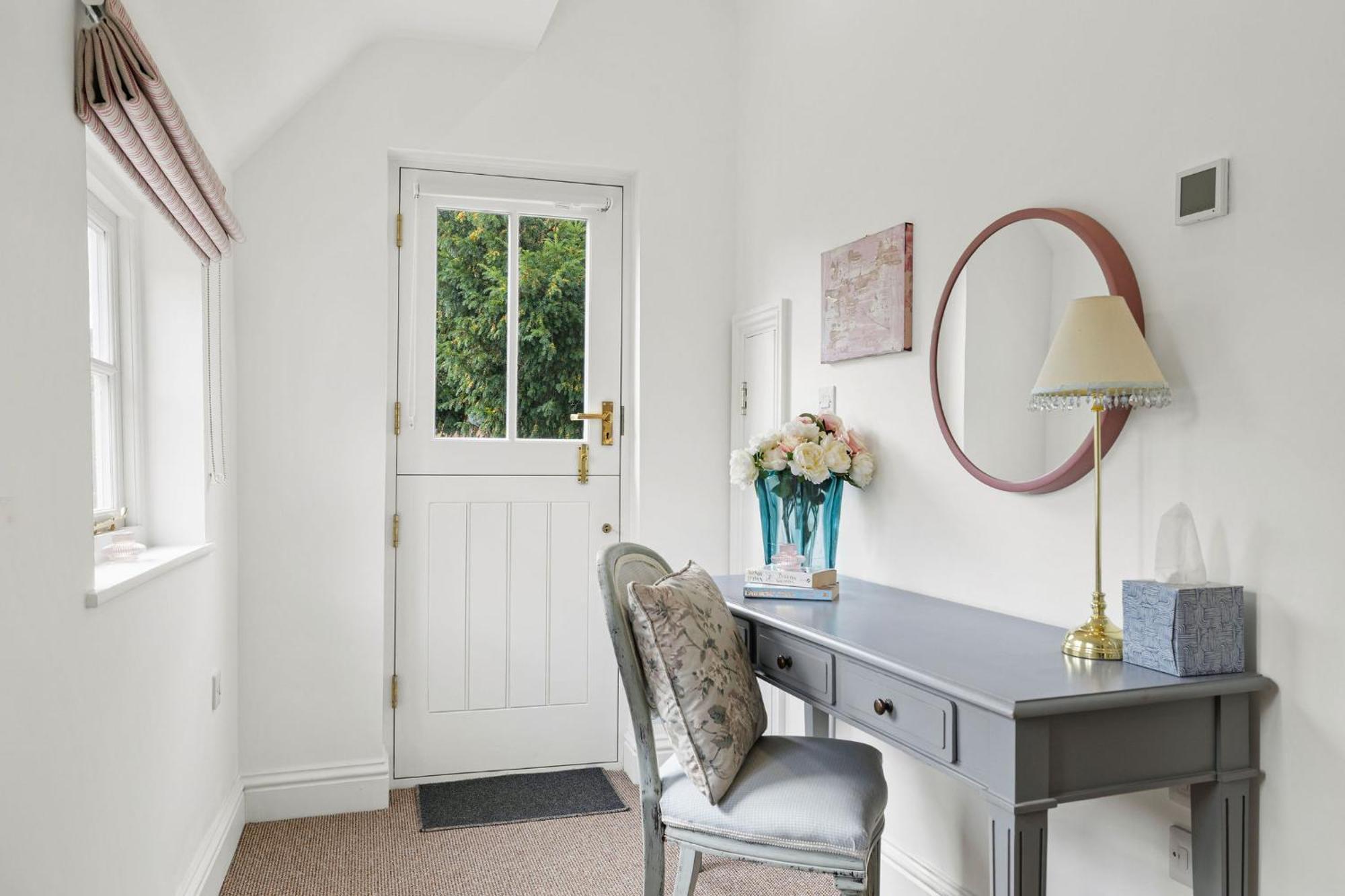 Flower Cottage By Ludlow Castle With Onsite Parking エクステリア 写真